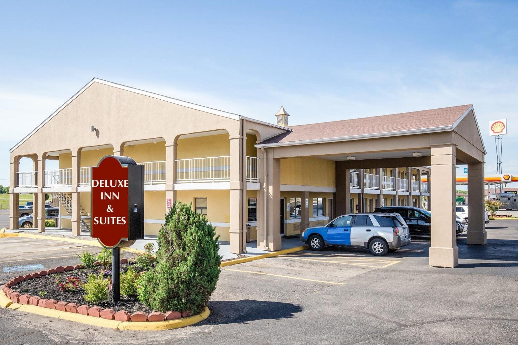 Deluxe Inn & Suites Junction Stadt Exterior foto